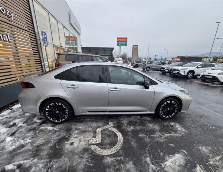 Toyota Corolla Sedan / Limuzína 1,8 l 72 kw