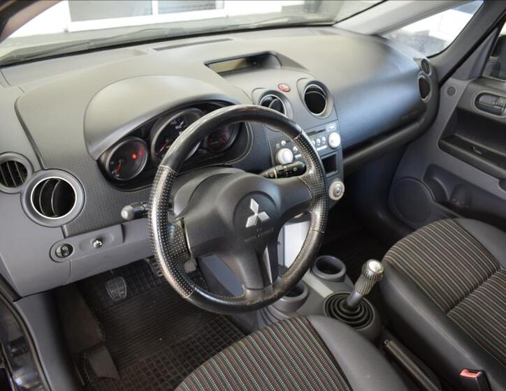 Mitsubishi Colt 9