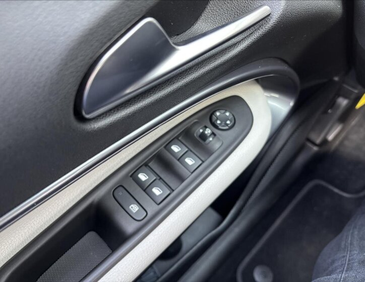 Fiat 600 SUV / Terénní 1,2 l 100 kw