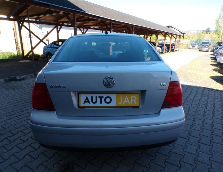 Volkswagen Bora Sedan / Limuzína 1,6 l 74 kw