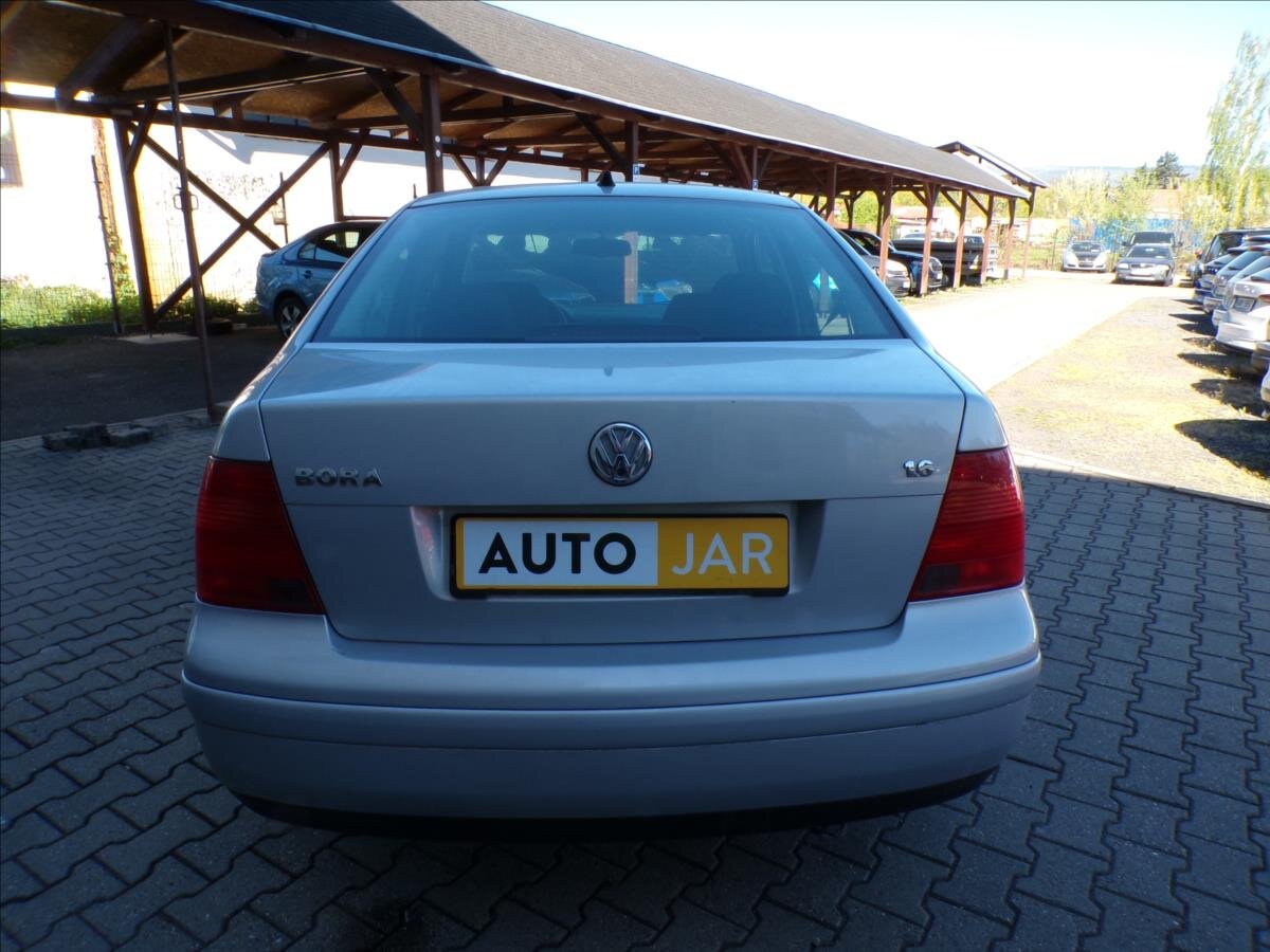 Volkswagen Bora Sedan / Limuzína 1,6 l 74 kw