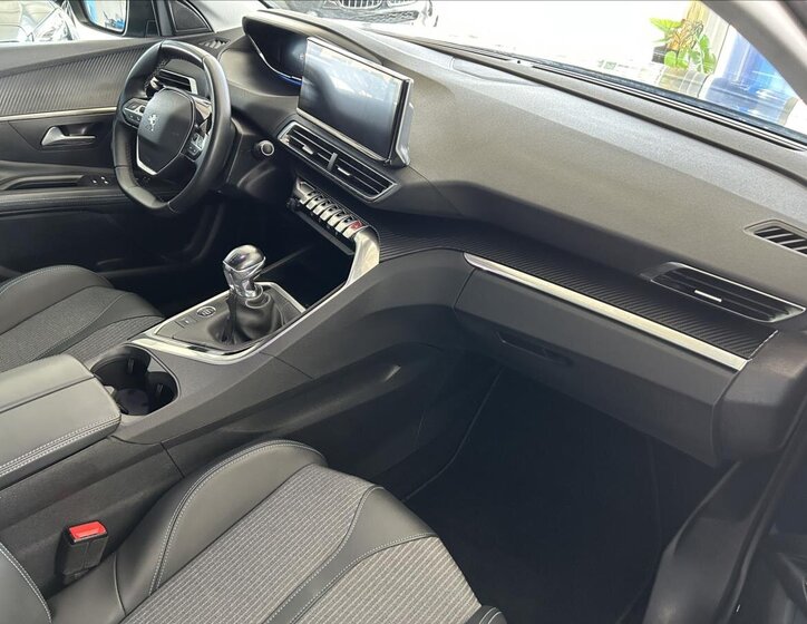 Peugeot 3008 SUV / Terénní 1,5 l 96 kw