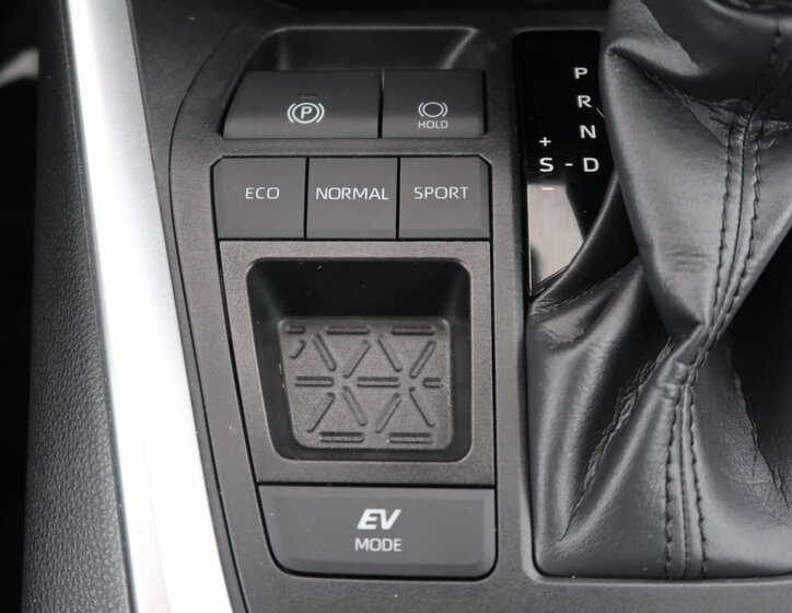 Toyota RAV4 SUV / Terénní 2,5 l 131 kw