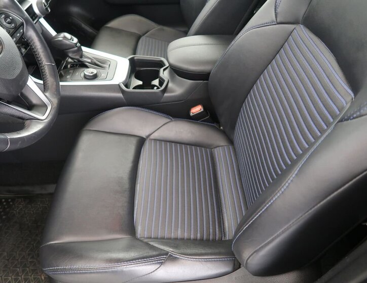 Toyota RAV4 SUV / Terénní 2,5 l 131 kw