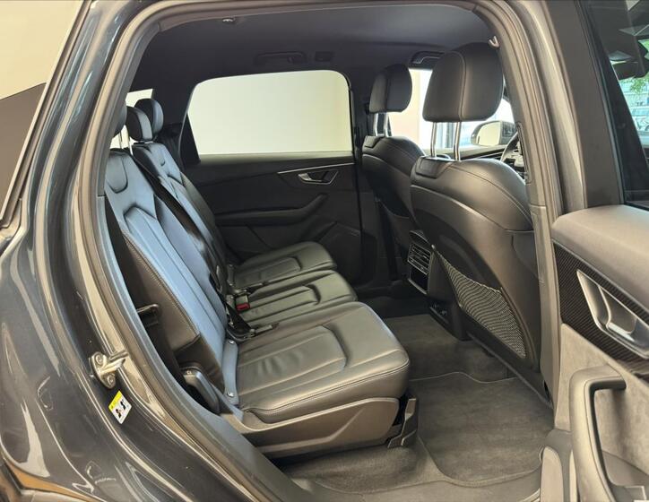 Audi Q7 10