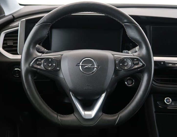 Opel Grandland SUV / Terénní 1,6 l 147 kw