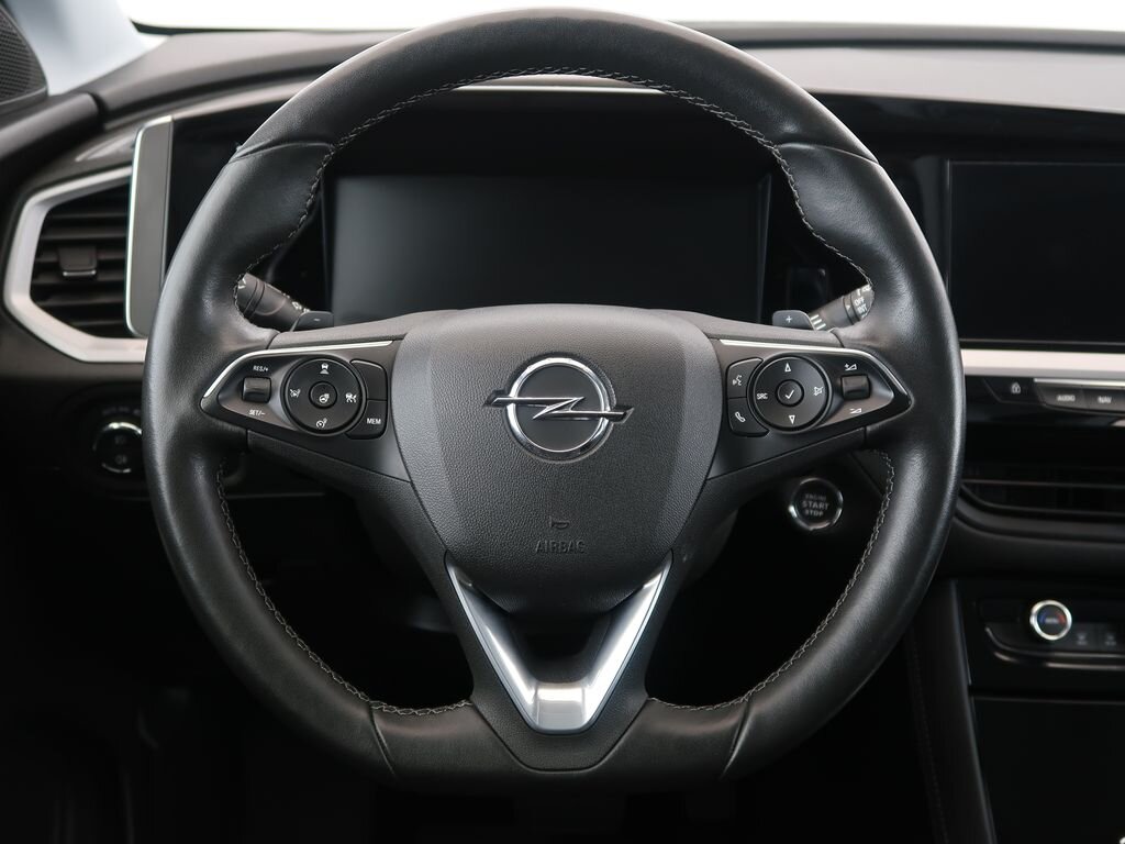 Opel Grandland SUV / Terénní 1,6 l 147 kw