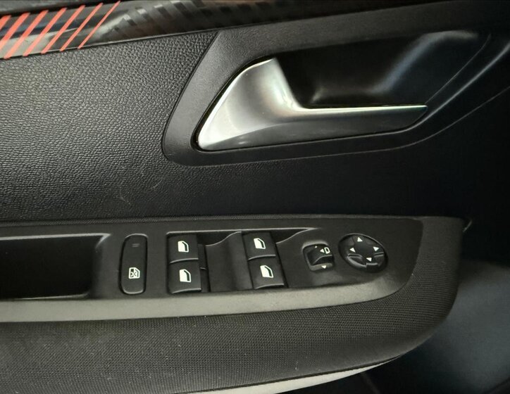 Peugeot 208 Hatchback 1,2 l 74 kw