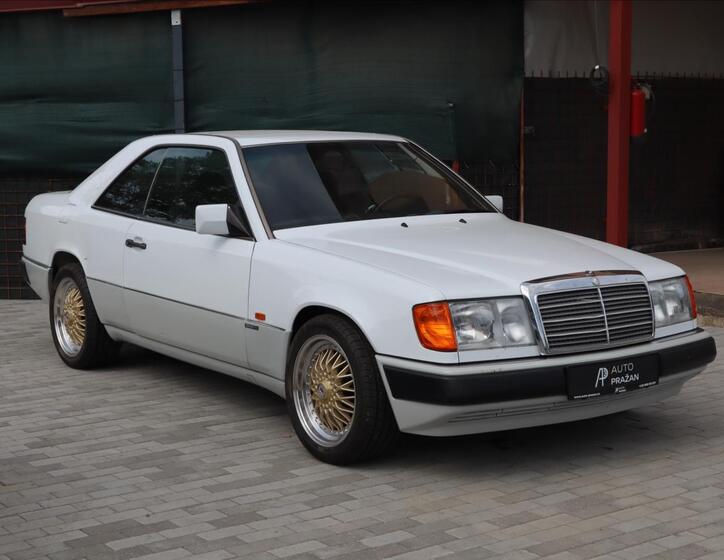 Mercedes-Benz 200 1