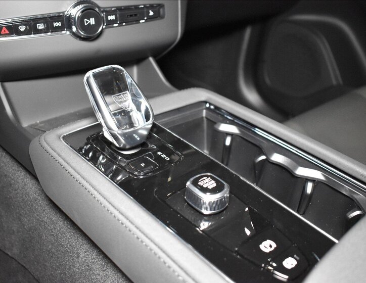 Volvo XC90 SUV / Terénní 2,0 l 335 kw