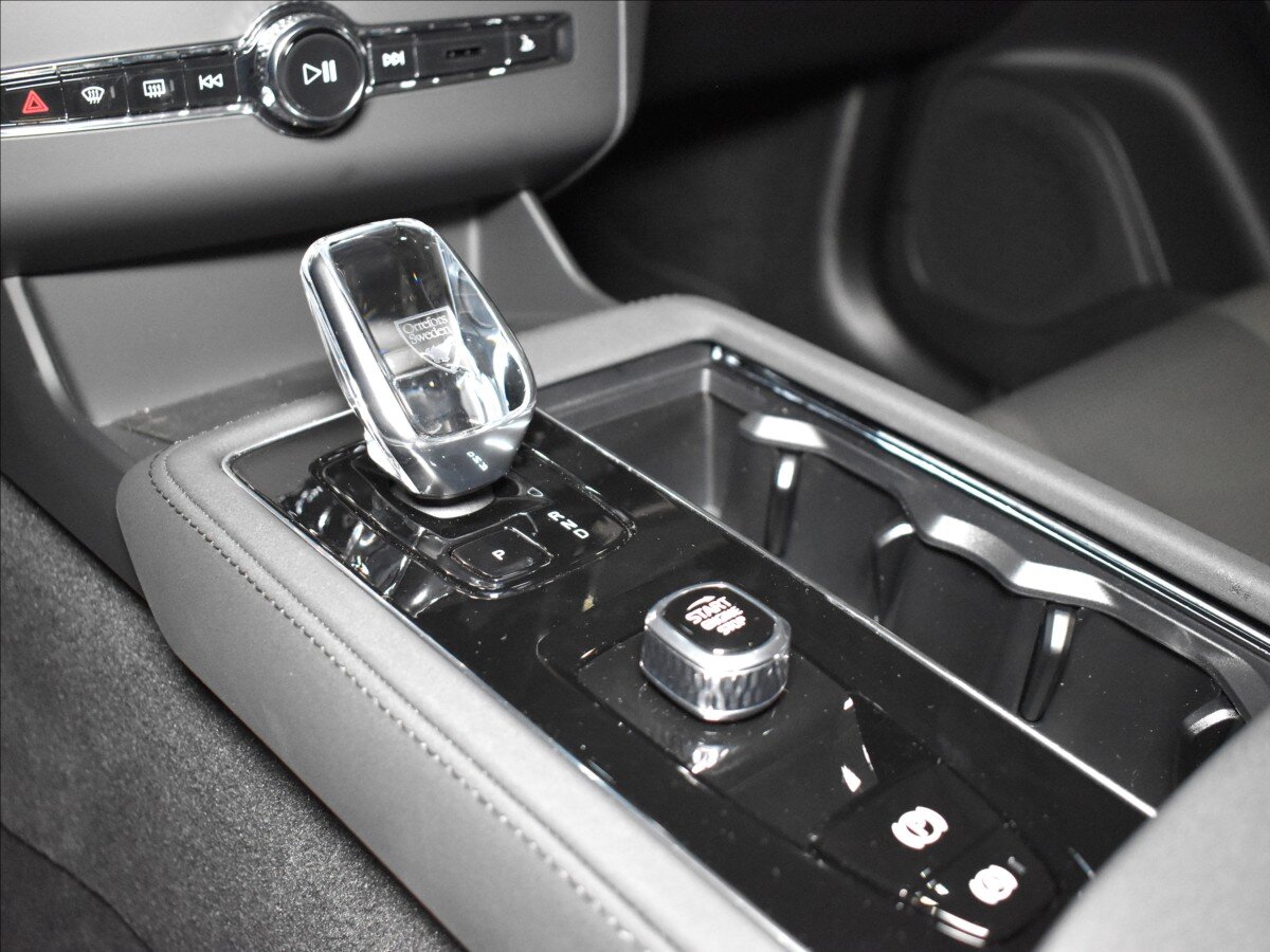 Volvo XC90 SUV / Terénní 2,0 l 335 kw