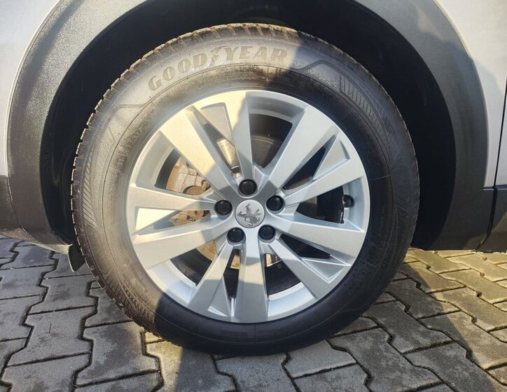 Peugeot 5008 SUV / Terénní 1,2 l 96 kw