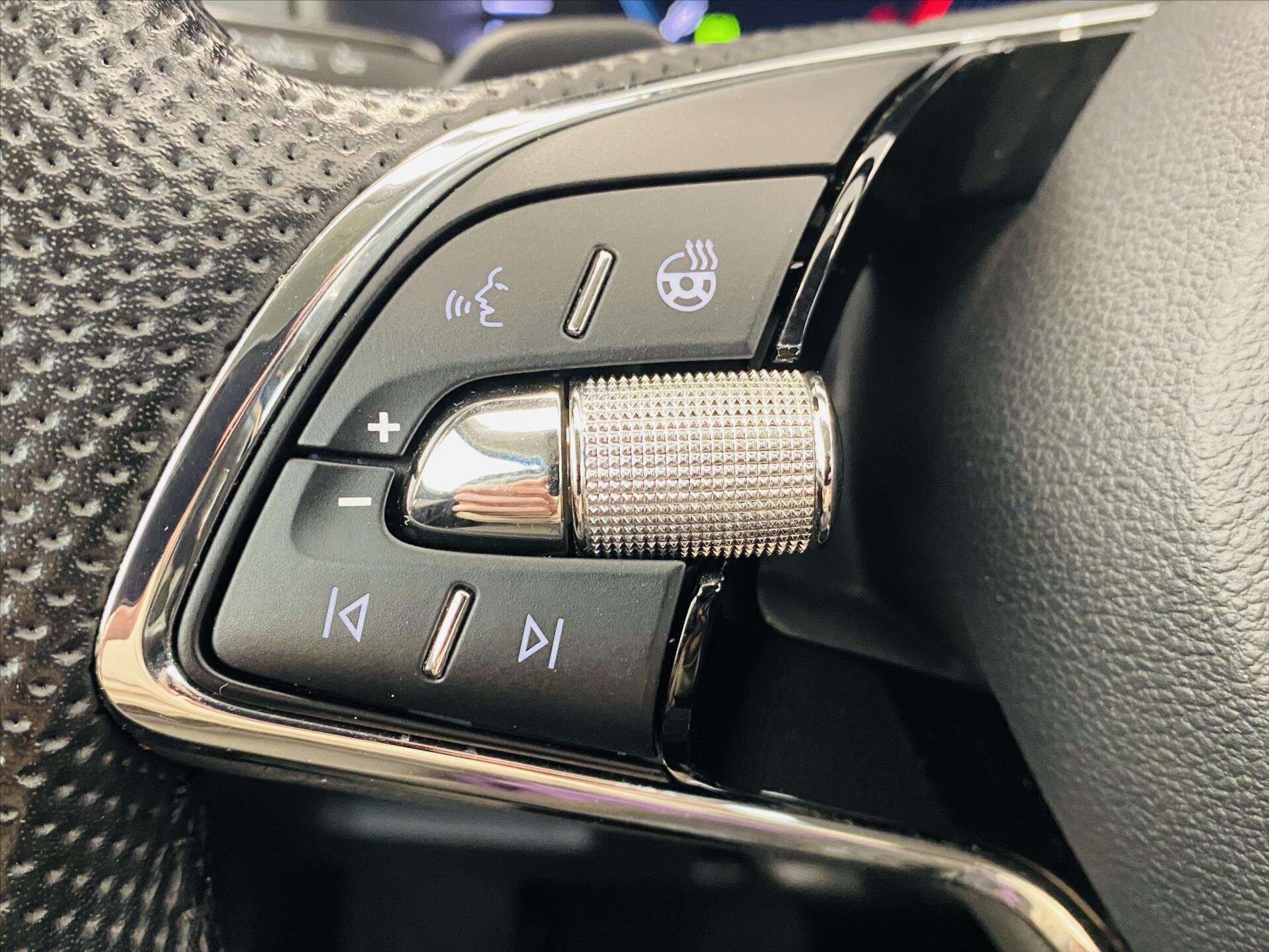 Škoda Karoq SUV / Terénní 1,5 l 110 kw