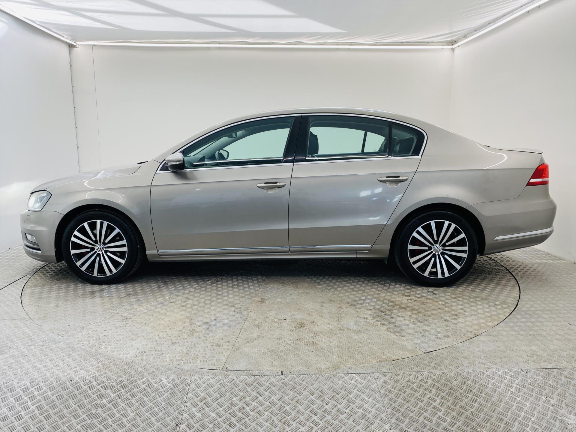 Volkswagen Passat Sedan / Limuzína 2,0 l 130 kw