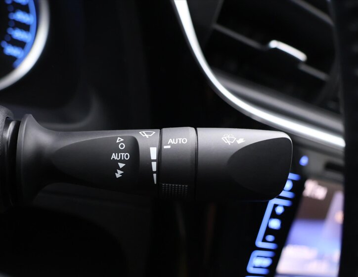 Toyota Corolla Sedan 1,6 l 97 kw