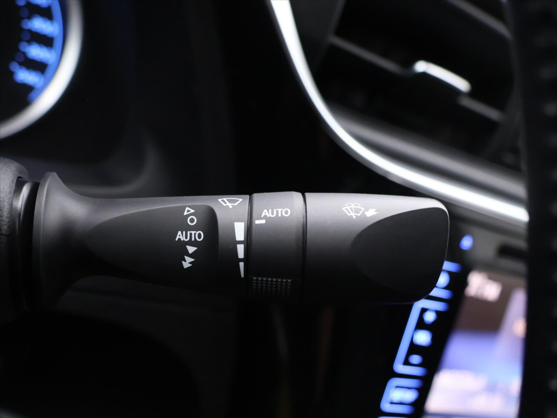 Toyota Corolla Sedan 1,6 l 97 kw