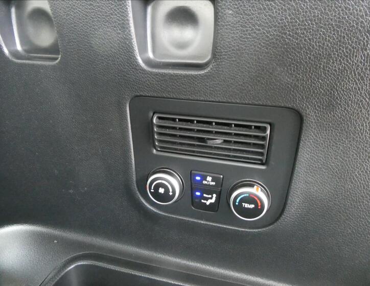 Hyundai Grand Santa Fe 20