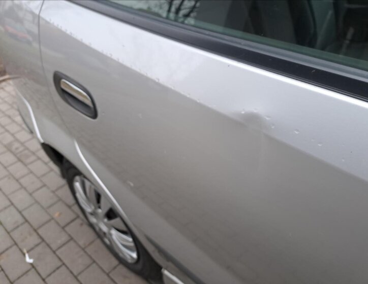 Nissan Almera Tino 18