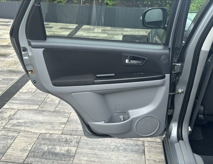 Suzuki SX4 Hatchback 2,0 l 99 kw