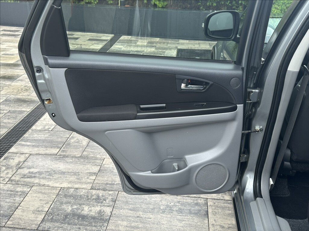 Suzuki SX4 Hatchback 2,0 l 99 kw