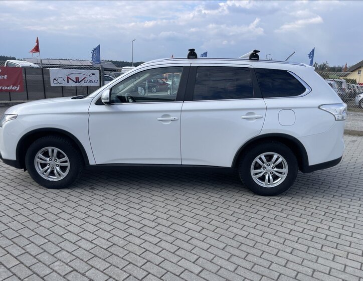 Mitsubishi Outlander SUV / Terénní 2,3 l 110 kw