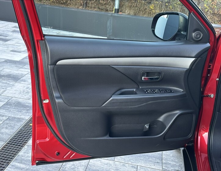 Mitsubishi Outlander 12