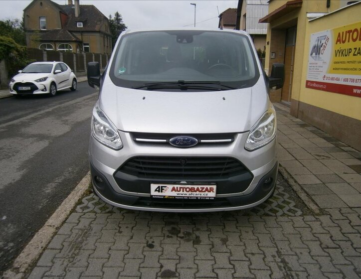 Ford Tourneo Custom 2