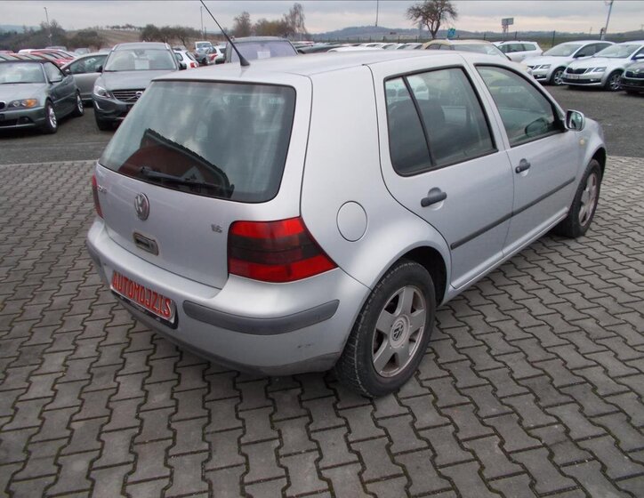 Volkswagen Golf 11