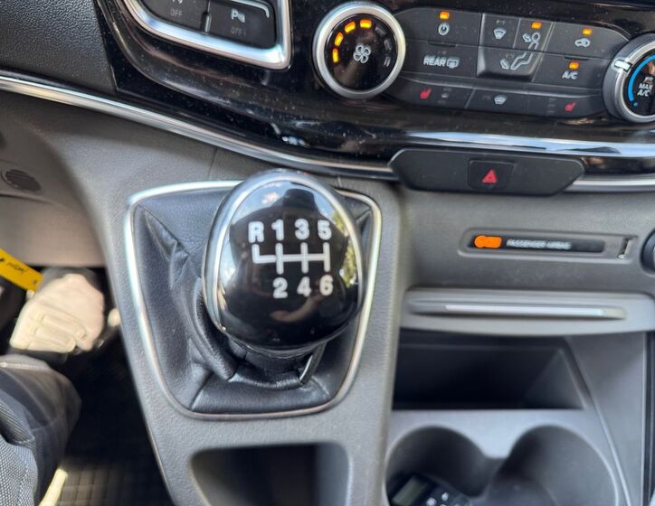 Ford Tourneo Custom 20