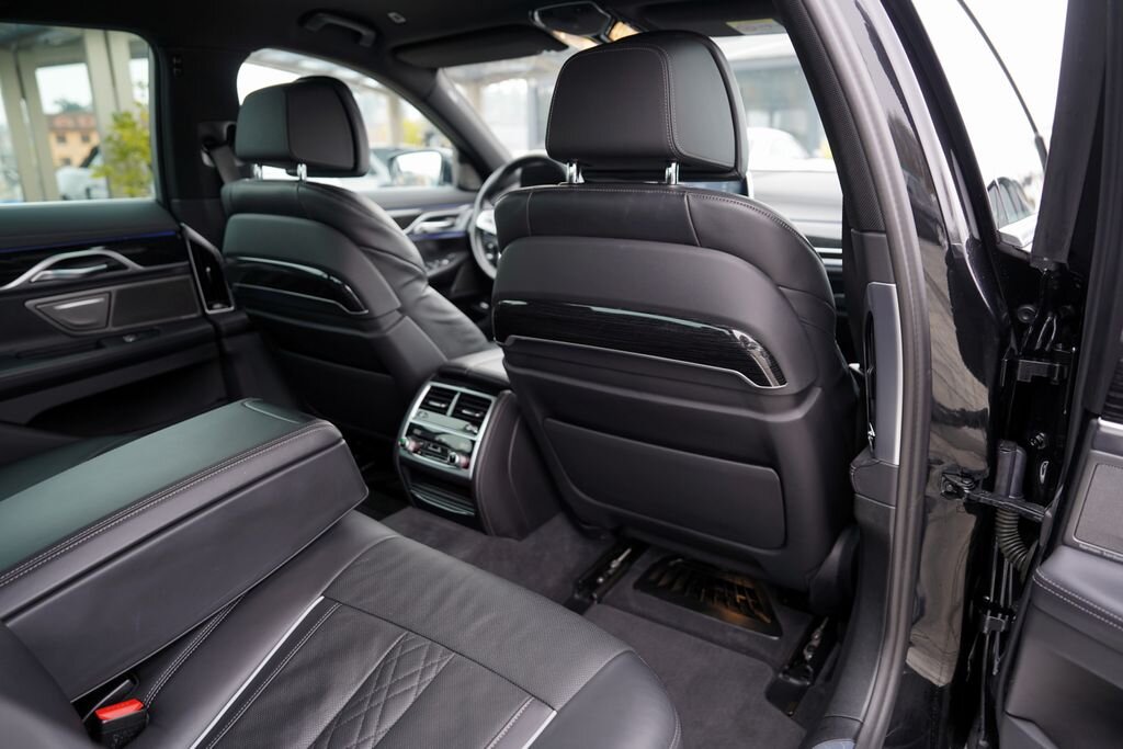 BMW Řada 7 Sedan 3,0 l 210 kw