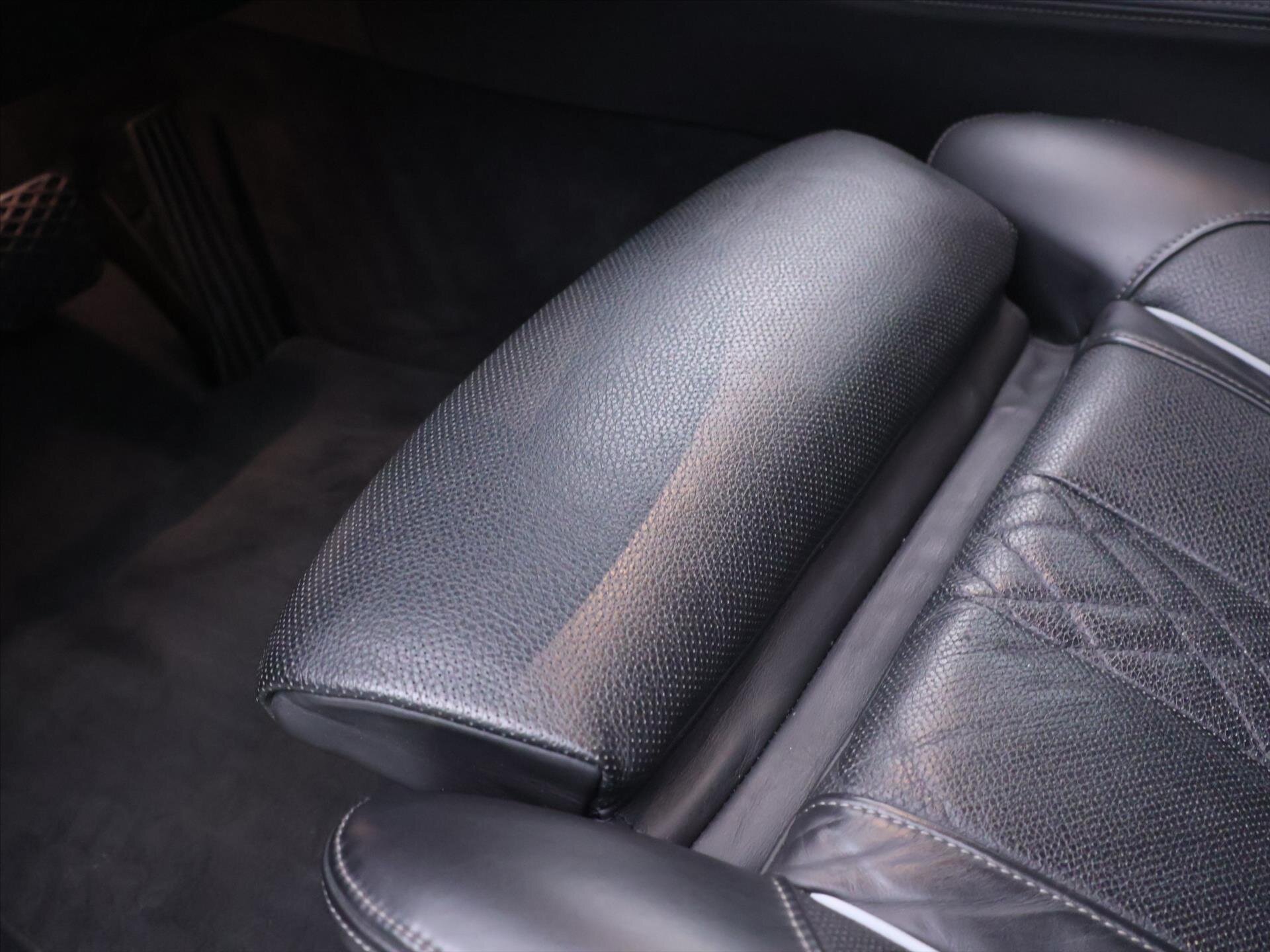 BMW Řada 7 Sedan / Limuzína 4,4 l 330 kw