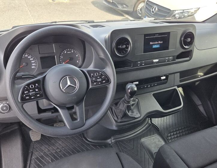 Mercedes-Benz Sprinter 10