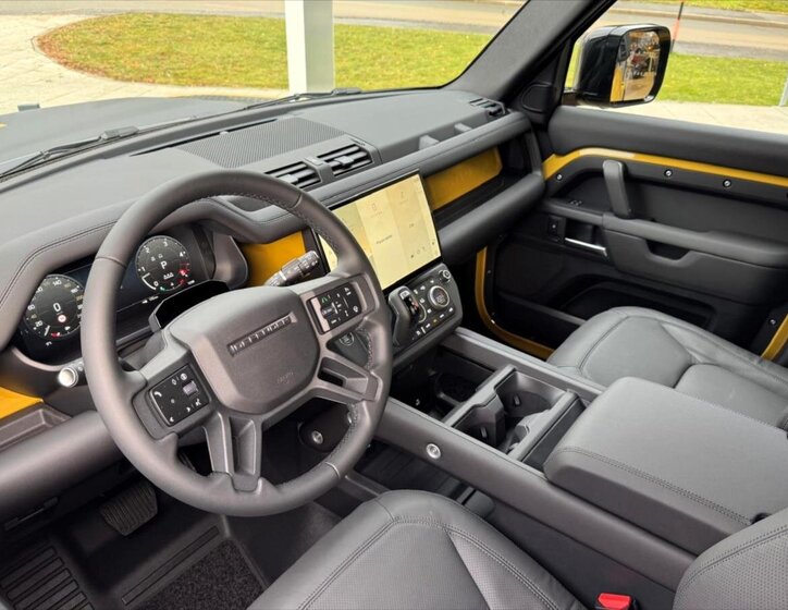 Land Rover Defender 15