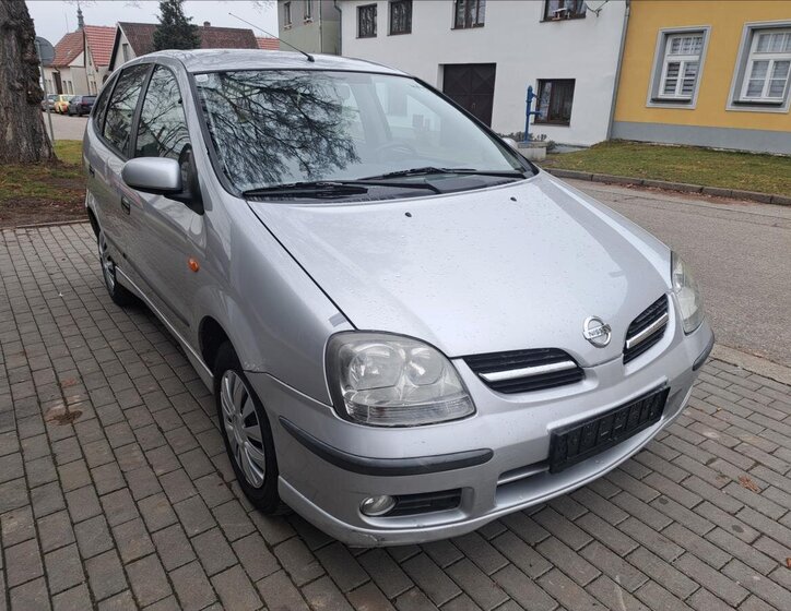 Nissan Almera Tino 15