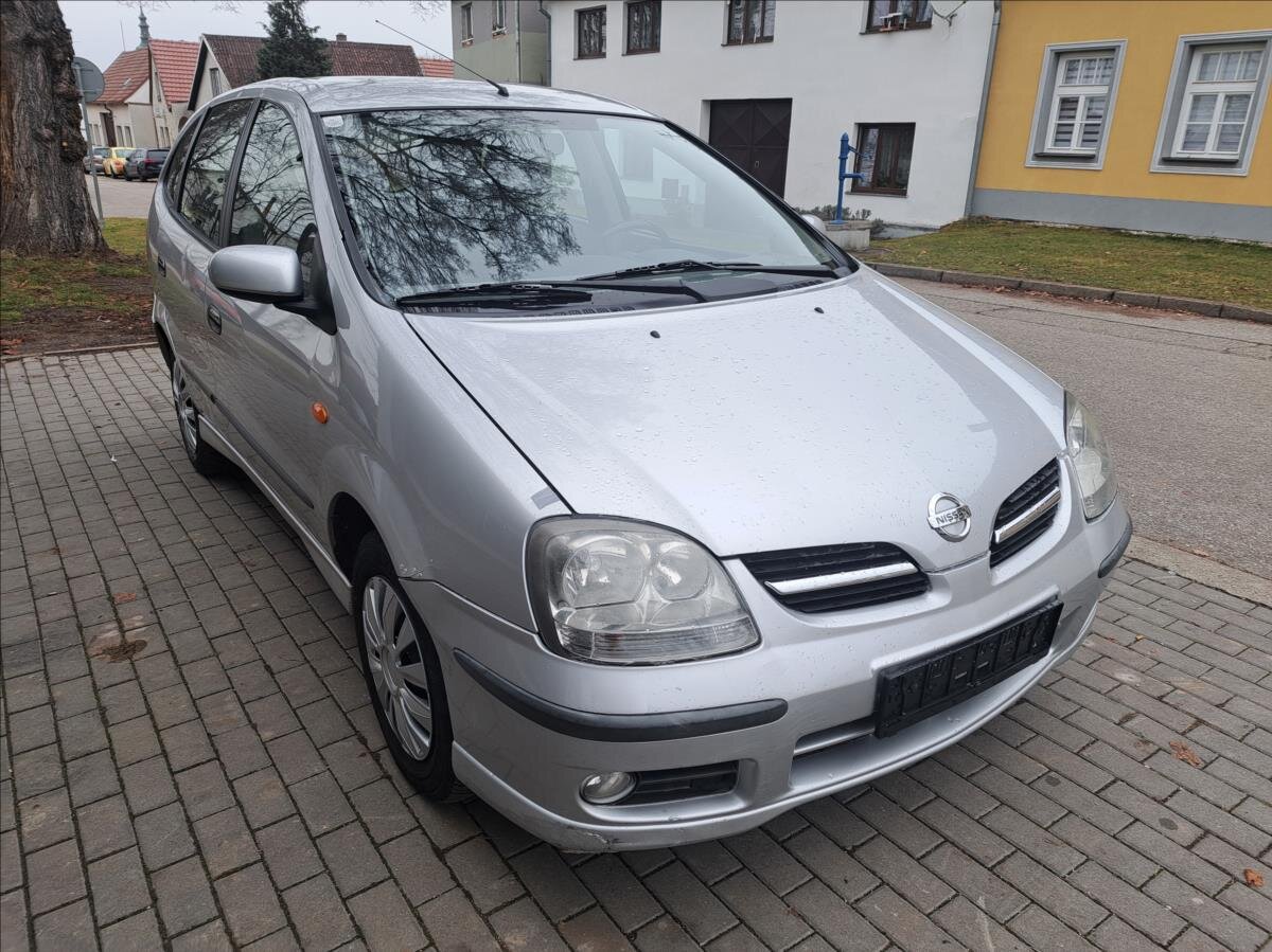 Nissan Almera Tino