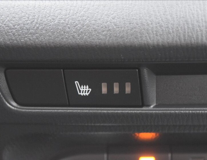 Mazda 3 Sedan / Limuzína 1,5 l 74 kw