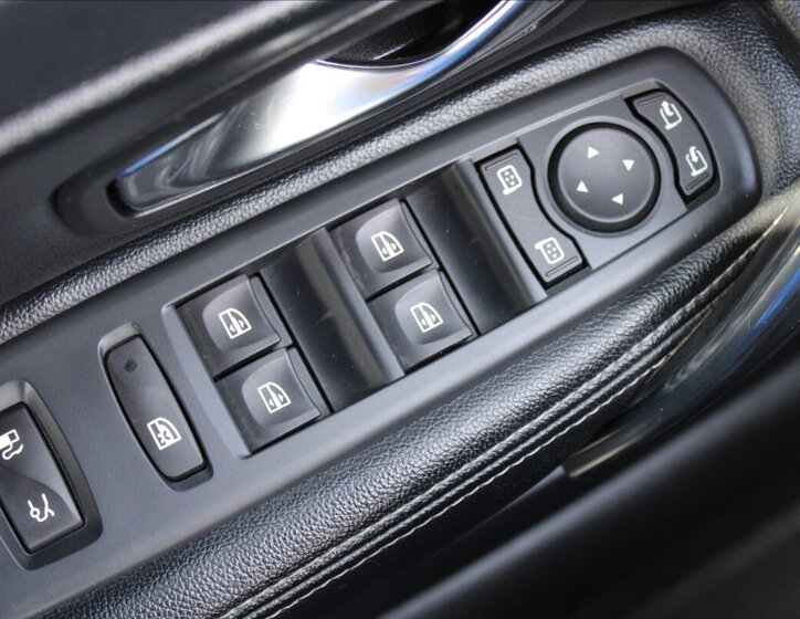 Renault Latitude Sedan / Limuzína 2,0 l 127 kw