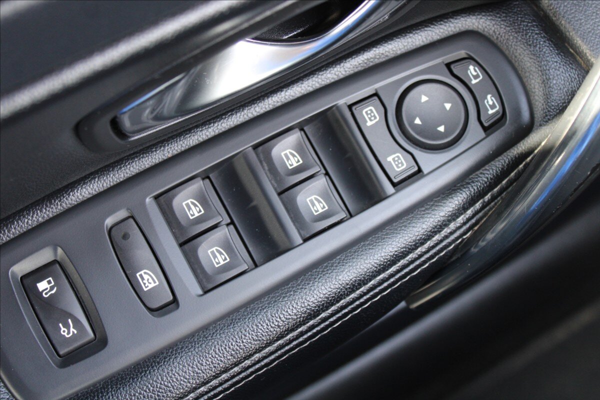 Renault Latitude Sedan / Limuzína 2,0 l 127 kw