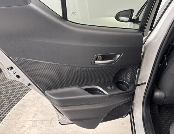 Toyota C-HR SUV 2,0 l 135 kw