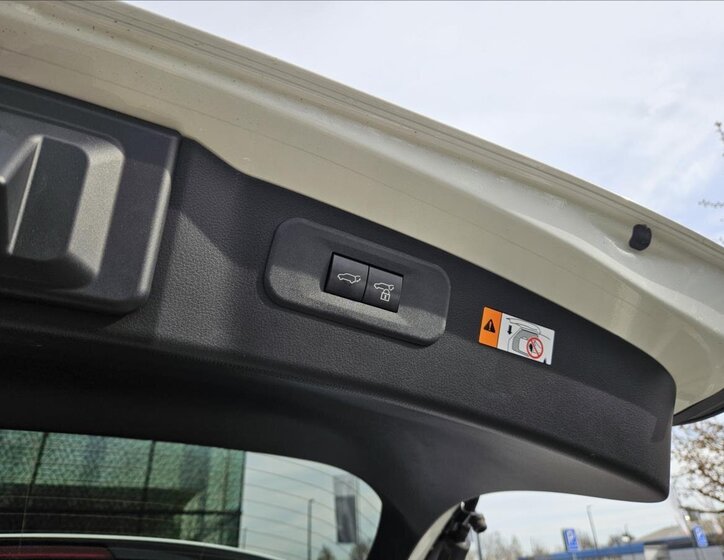 Lexus NX 350h SUV / Terénní 2,5 l 147 kw