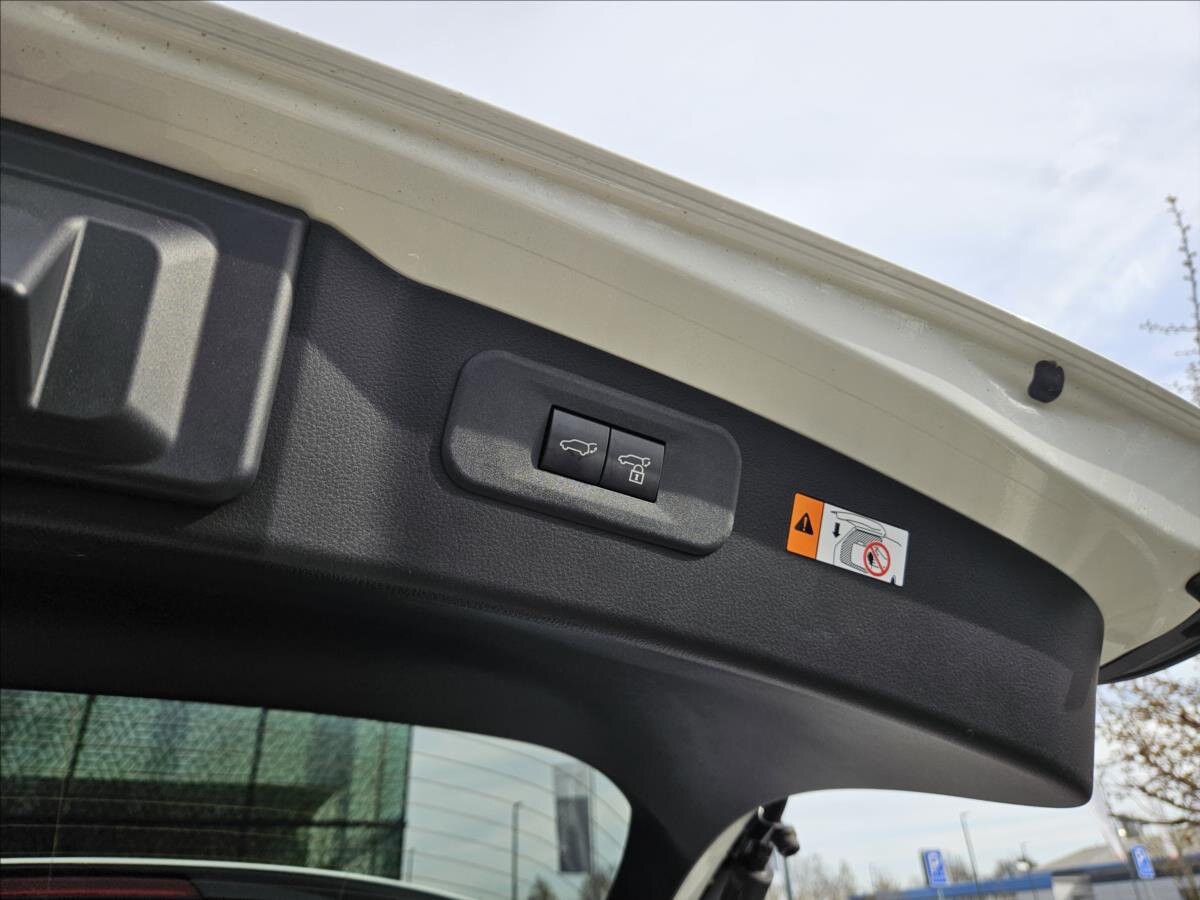 Lexus NX 350h SUV / Terénní 2,5 l 147 kw