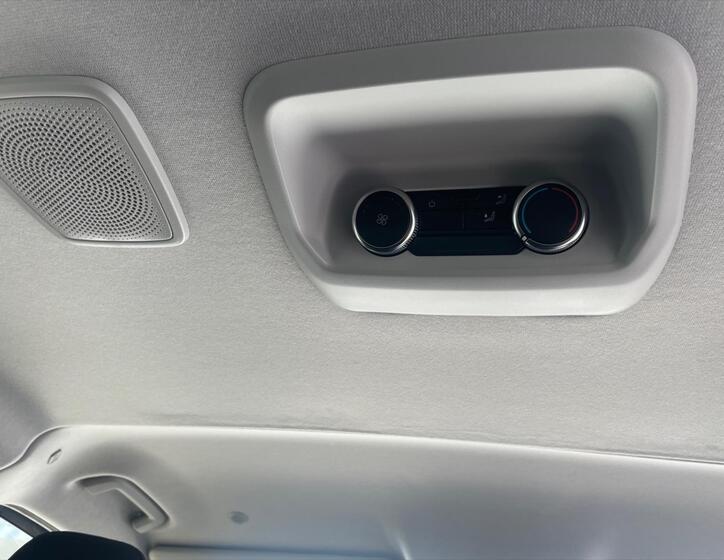 Volkswagen Caravelle 16