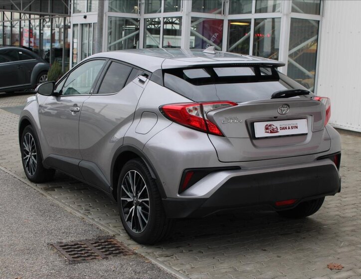 Toyota C-HR 4