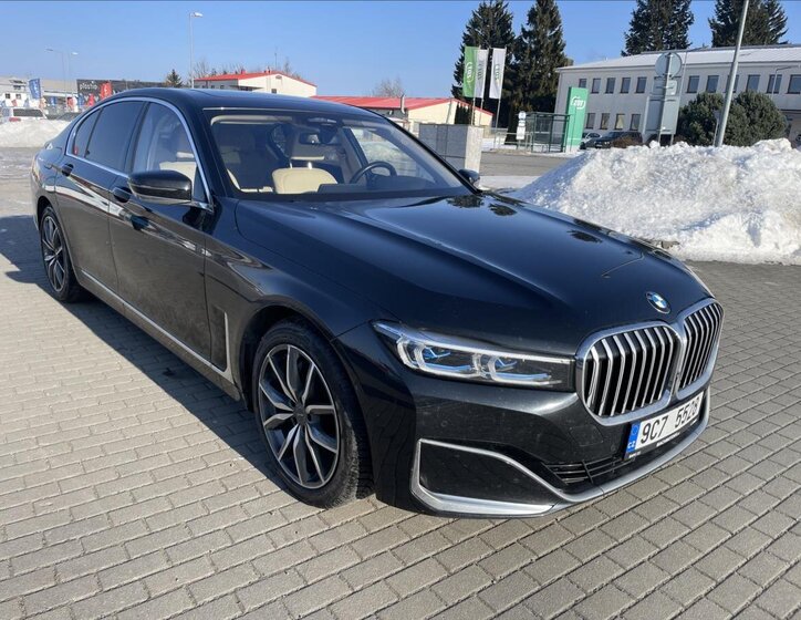 BMW Řada 7 Sedan 3,0 l 210 kw