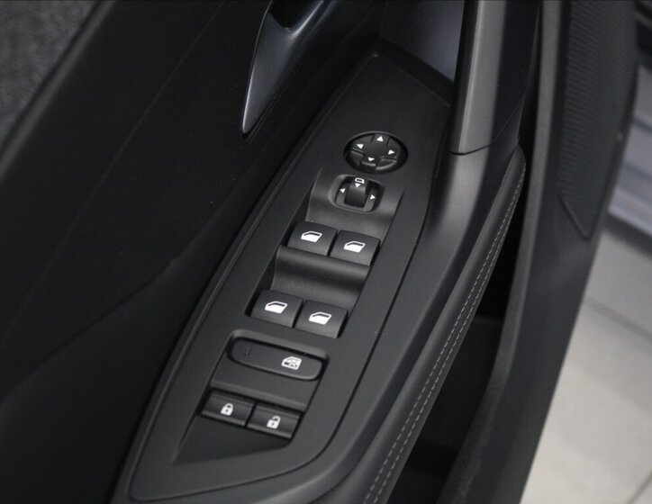 Peugeot 408 Liftback 1,2 l 96 kw