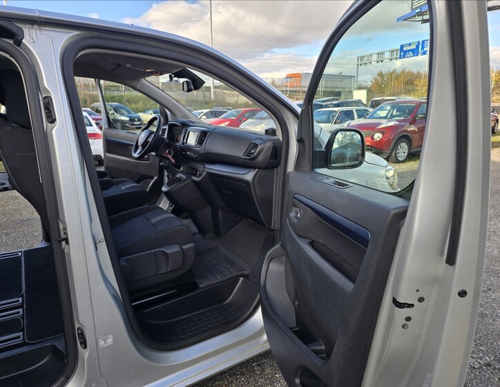 Peugeot Traveller 17