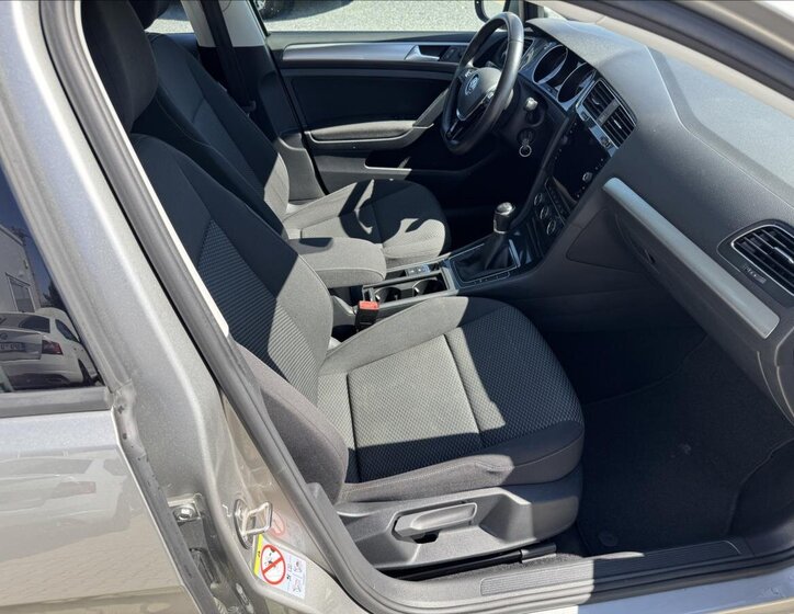 Volkswagen Golf Kombi 1,6 l 85 kw