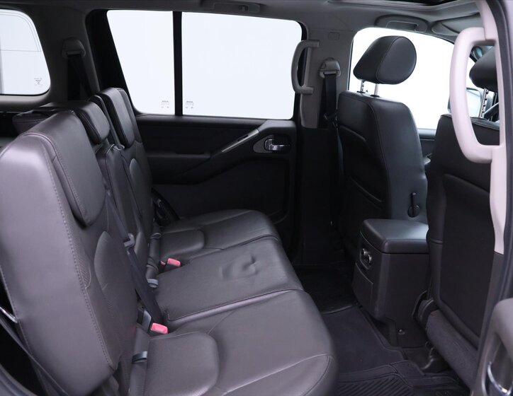 Nissan Pathfinder 15