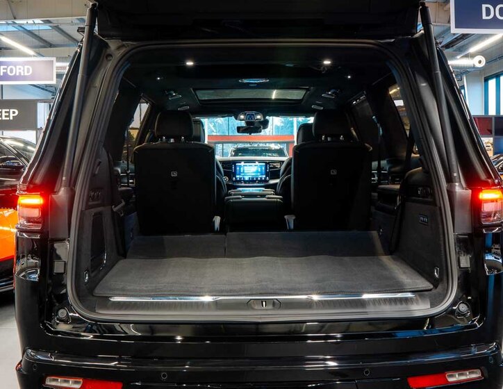 Jeep Grand Wagoneer SUV / Terénní 6,4 l 351 kw