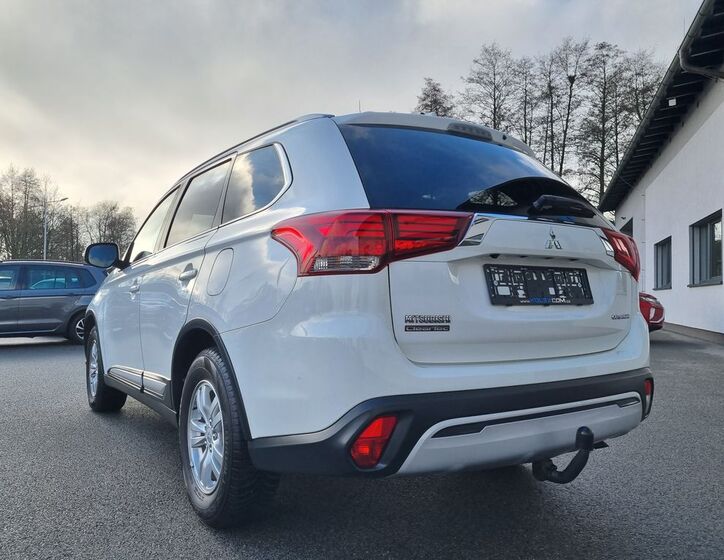 Mitsubishi Outlander 3